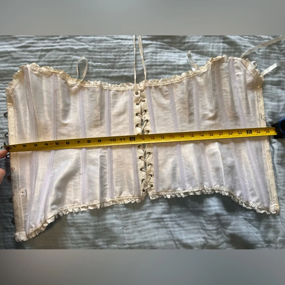 Women’s Vintage White French Lace Corset - Picture 6 of 8